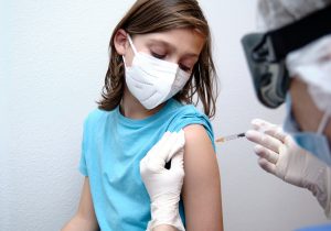 Criança sofre parada cárdica após ser vacinada contra covid-Vacina-Covid