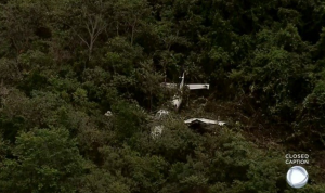 Avião cai em Brasília
