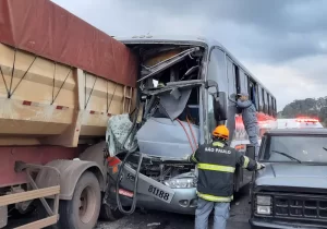 Acidente de ônibus-Carreta-Itupeva