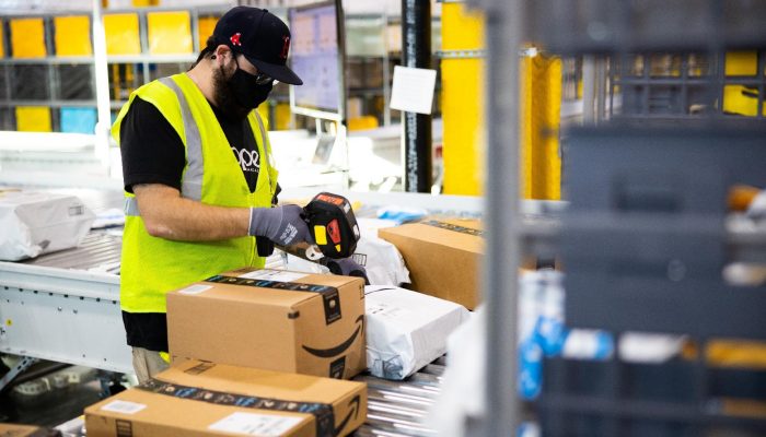 Amazon vai dar fim em funcionários