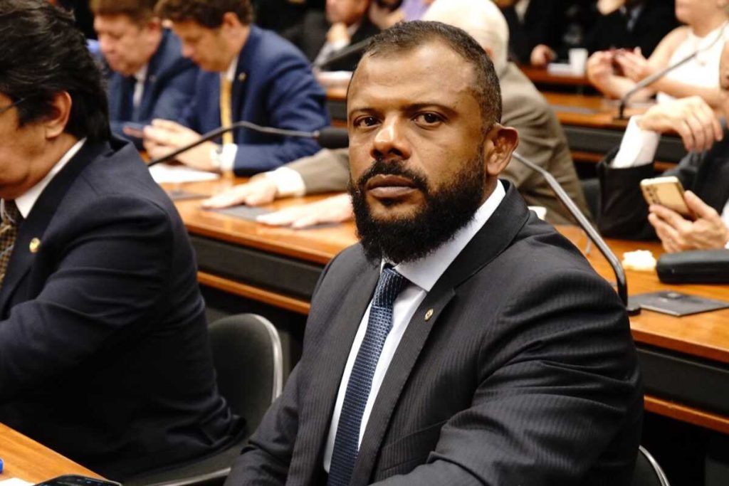 Badalado, delegado da Cunha é acusado de agredir namorada