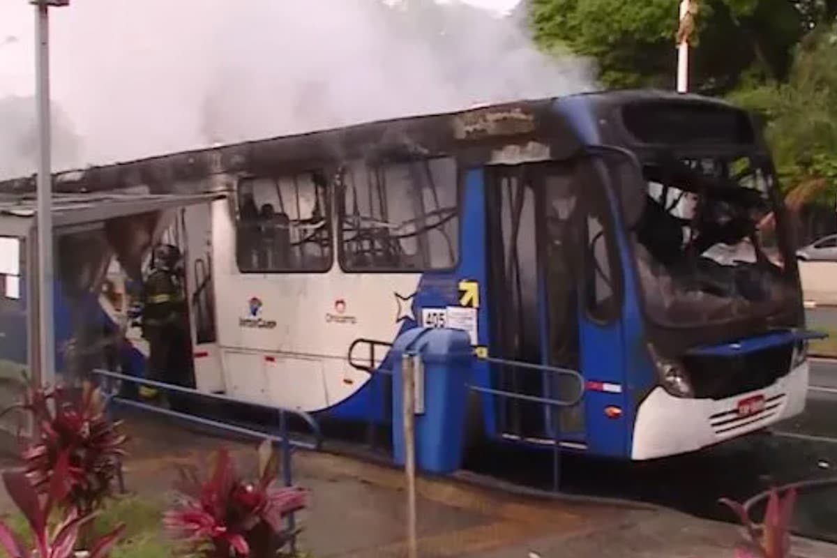 Ônibus Com Passageiros Pega Fogo Em Campinas