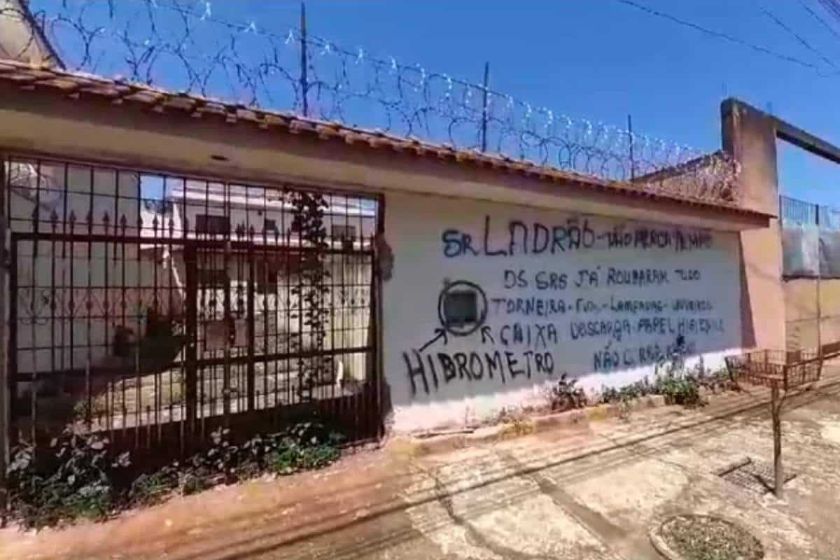 Cansado De Ser Roubado, Homem Escreve Aviso Em Muro De Casa Para Bandidos