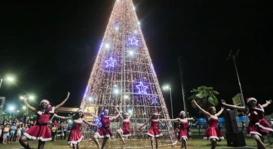 Itapevi Inaugura Árvore De Natal De 21M De Altura