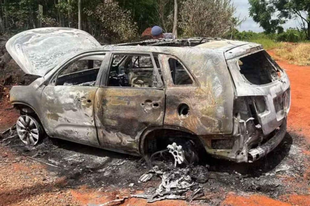 Carro usado para furtar casas em Sorocaba e Mairinque é encontrado queimado