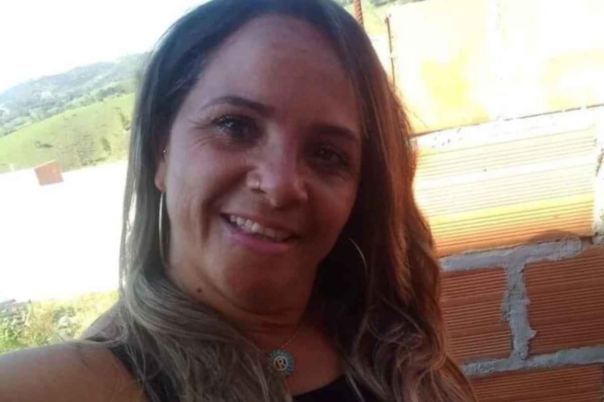 Apos Matar Mulher Homem Da Banho Em Esposa Claro E Desinfetante E A Leva Para Hospital