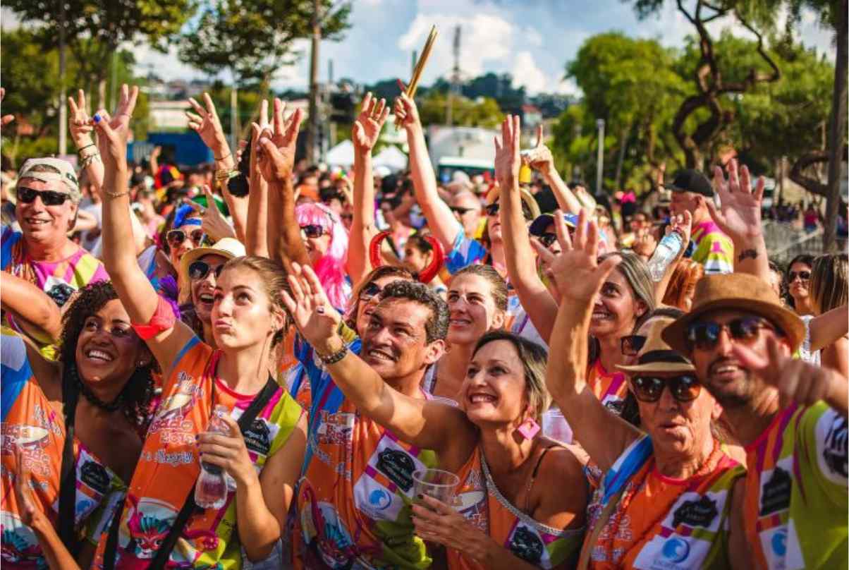 Carnaval De Rua Agita São Roque Com Desfile De Blocos Sambar&Amp;Love, Batucada E Desfile De Escolas De Samba