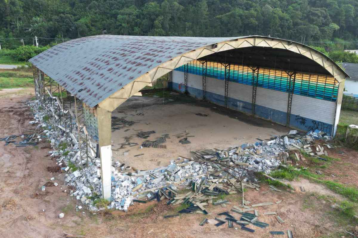 Ginásio De Esportes Em Mairinque Demolido Pela Prefeitura Após Anos Abandonado