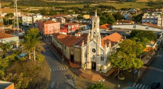 Igreja Matriz De Salto De Pirapora Está Interditada Com Risco De Desabar