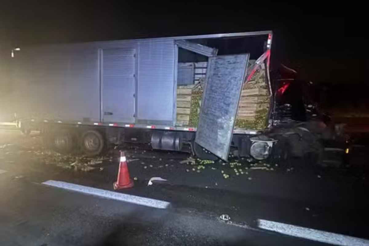 Motorista Morre Em Acidente Com Caminhão De Tomate Na Raposo Tavares Motorista Morre Em Acidente Com Caminhão De Tomate Na Raposo Tavares