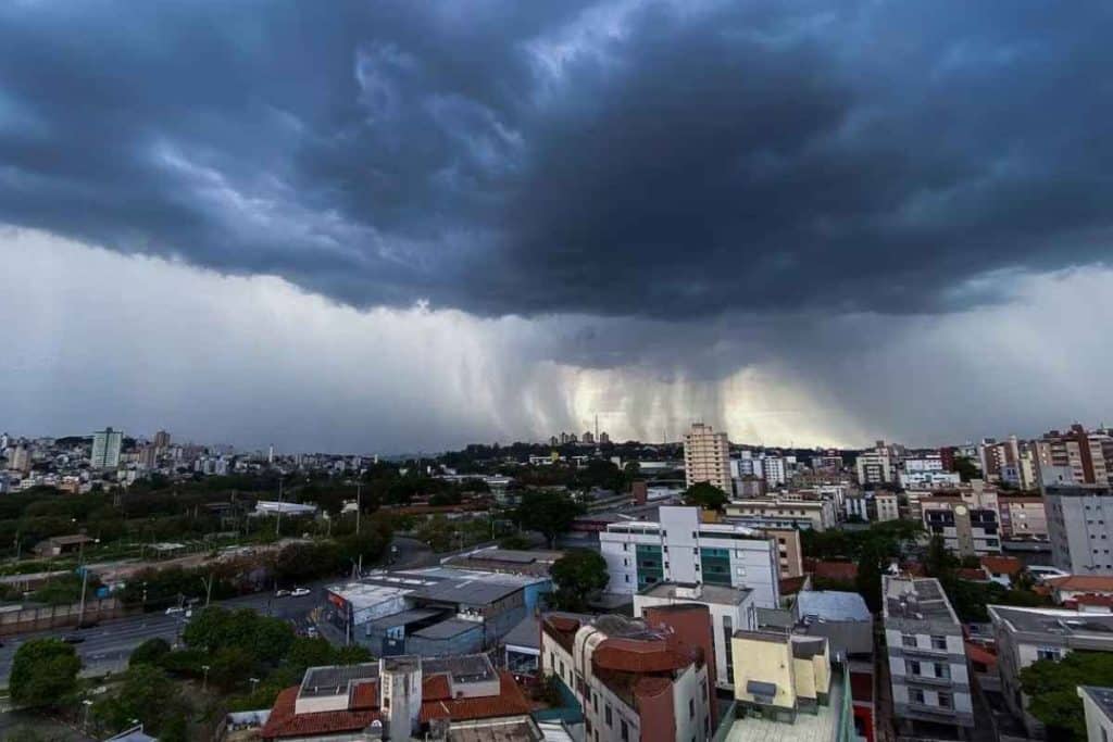 Tempestade rara, Akará, deve atingir São Paulo e cidades do interior