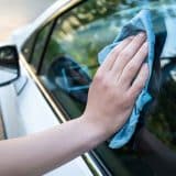 Use Vinagre Para Limpar Os Vidros Do Seu Carro E Deixá-Los Brilhando