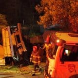 Caminhão Com Grande Gerador De Energia, Perde Freio E Invade Casa Em São Roque