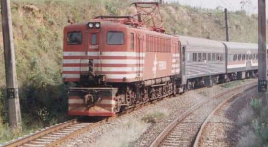 Em Dias De Calor, Moradores De Mairinque Viajavam De Trem Para Famosa Praia Na Década De 90