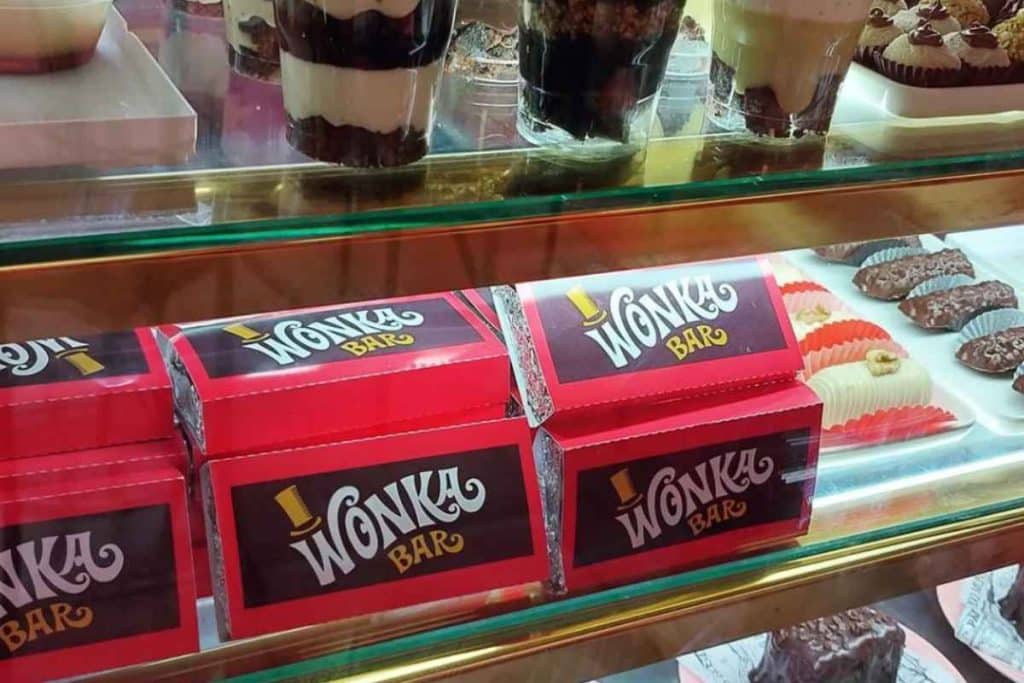 Loja em SP atraí milhares de clientes com venda do famoso Chocolates Wonka do filme Fantástica Fábrica de Chocolate