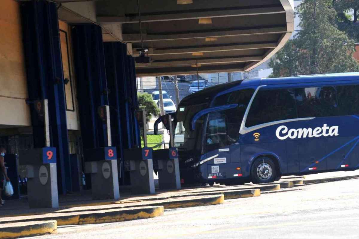 Viação Cometa Faz Viagem De Sorocaba A São Paulo Com Vidro De Ônibus Quebrado