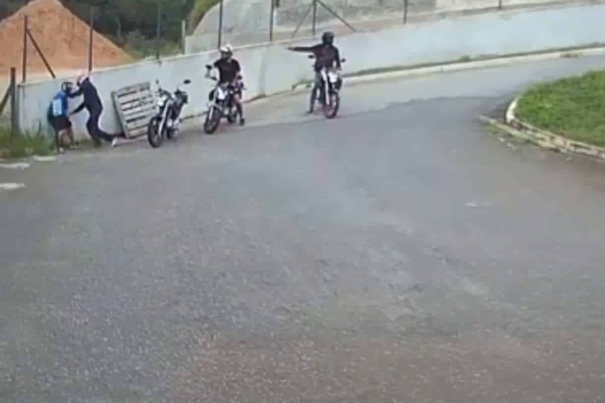 Vídeo Registra Ladrões Com Arma Roubando Moto Em Conhecido Bairro De São Roque