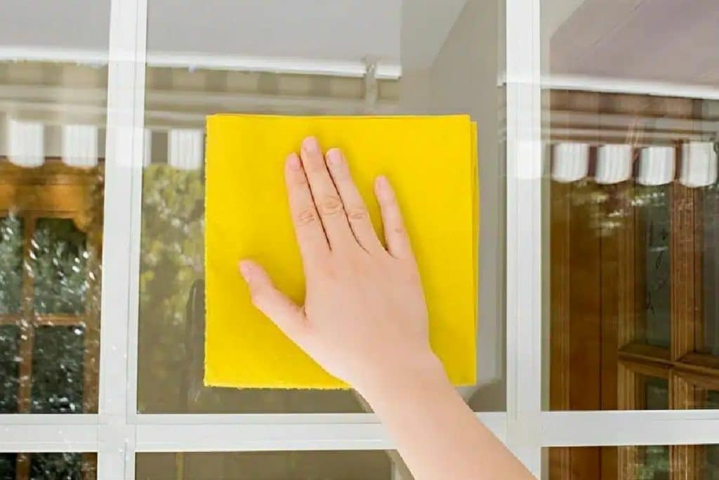 Misturinha Caseira Para Limpar Vidros