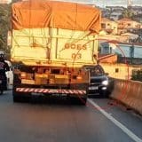 Carro Entra Na Contramão Na Raposo Tavares Em Mairinque E Acaba Prensado Por Carreta