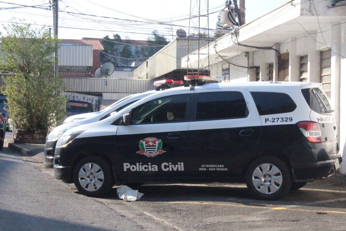 Família Vai Ao Hospital Em São Roque E Tem Carro Roubado Em Rua Com Baixa Iluminação