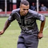 Jogador De Futebol Do Medellín Morre Após Bater Cabeça Em Muro Durante Partida