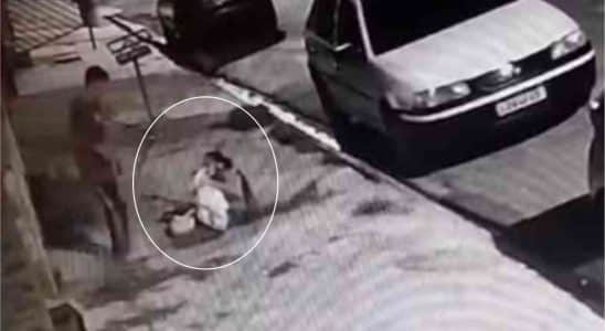 Mulher Cai Dentro De Fossa Em Calçada Em São Roque