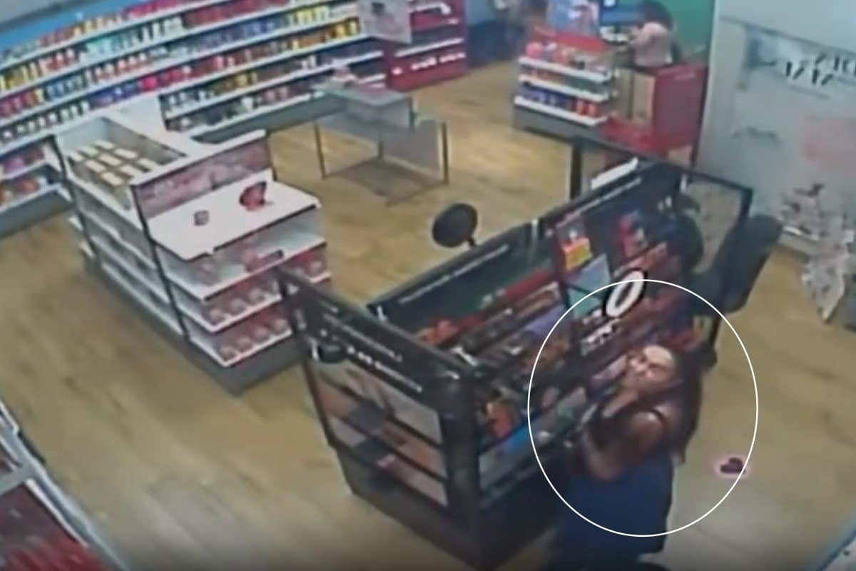 Câmera Filma Mulheres Furtando Perfumes Em Loja Na Região Central De São Roque