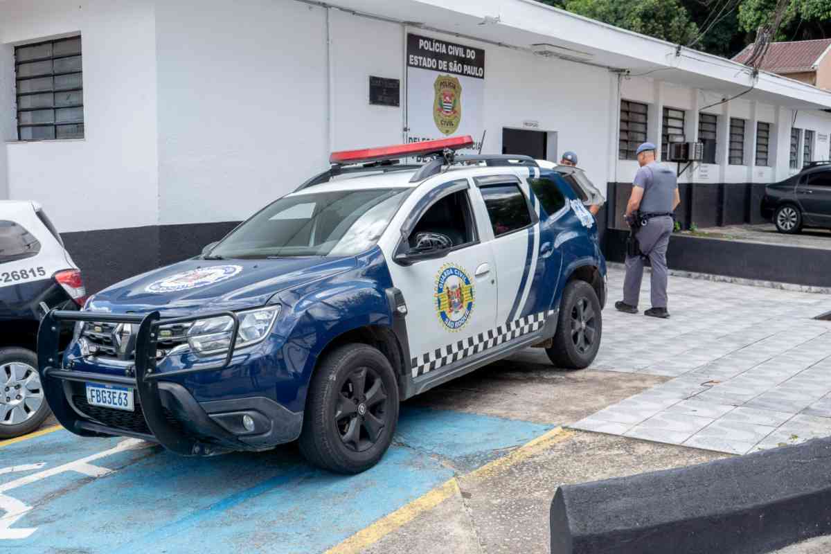 Criminosos Arrombam Loja Em São Roque E Furtam 34 Celulares E Notebook