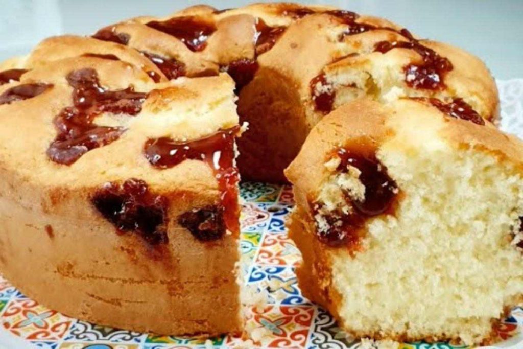 Bolo De Coco Com Goiabada