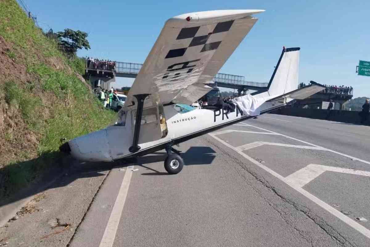 Avião Que Deveria Pousar Em Sorocaba Acaba Pousando Em Rodovia Em Modo Emergencial 7 Avião Que Deveria Pousar Em Sorocaba Acaba Pousando Em Rodovia Em Modo Emergencial