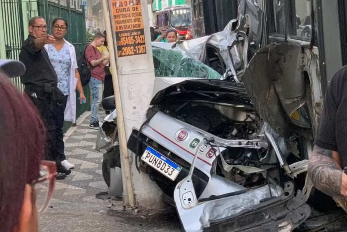 Ônibus Bate Em Carro E Motorista Escapa De Ser Esmagado Em Sp