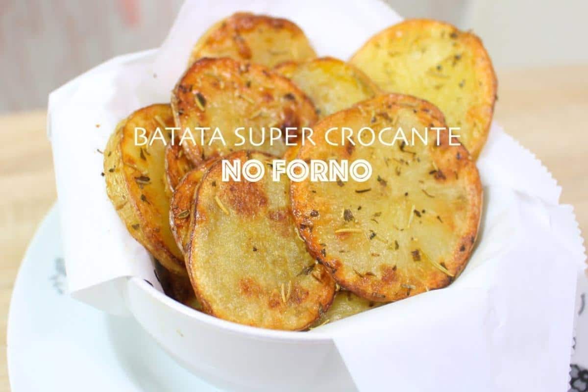 Batata crocante e sequinha que fica bem melhor que batata frita no óleo