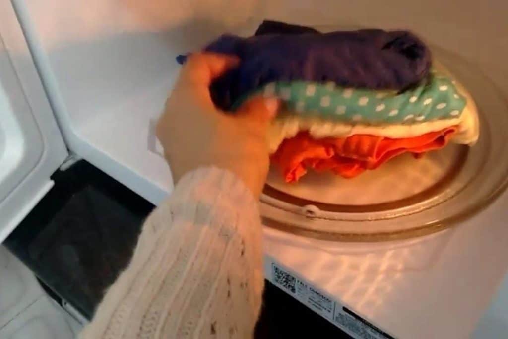 Como Secar Roupas No Microondas