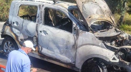 Carro De Companhia De Telefonia Pega Fogo Em Estrada De Mairinque