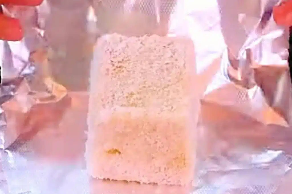 Bolo Gelado De Coco Dos Anos 90 Enrolado Em Papel Alumínio Nas Festas De Aniversário 7 Bolo Gelado De Coco 1610