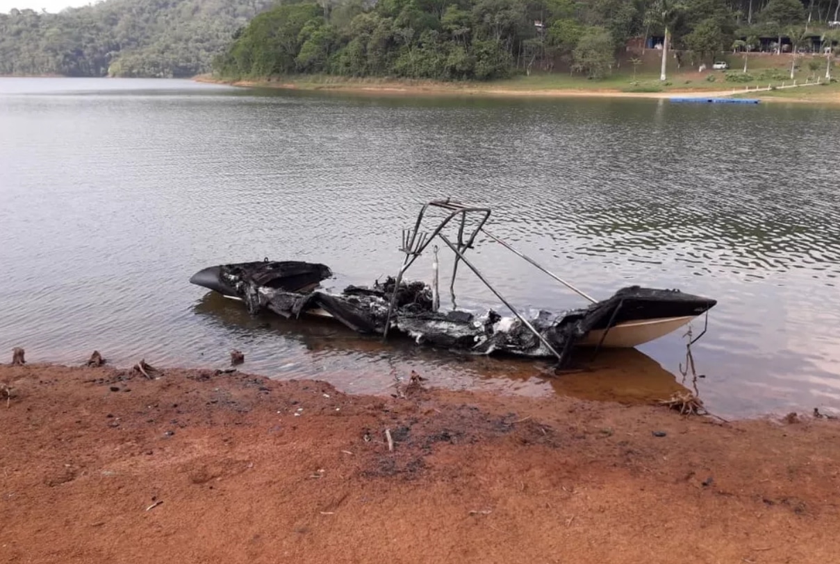 Explosao De Lancha Deixa Seis Pessoas Feridas No Interior De Sp