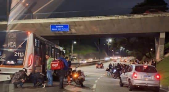 Jovem De 27 Anos Morre Esmagada Por Ônibus Em Cotia. Ela Estava Em Um Moto Uber