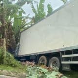 Motorista Perde Controle De Caminhão E Cai Em Barranco As Margens Da Rodovia Quintino De Lima Em São Roque