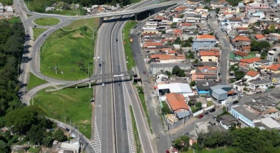 Bwm Em Alta Velocidade Na Raposo Tavares Em Mairinque Atinge Carro Pela Madrugada