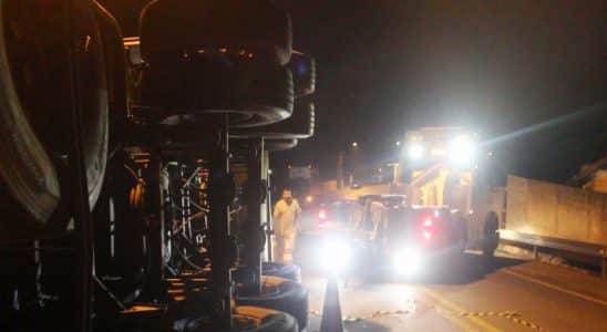 Irmã De Motorista Que Tombou Com Carreta De Tomate Em São Roque Fala Sobre Estado De Saúde