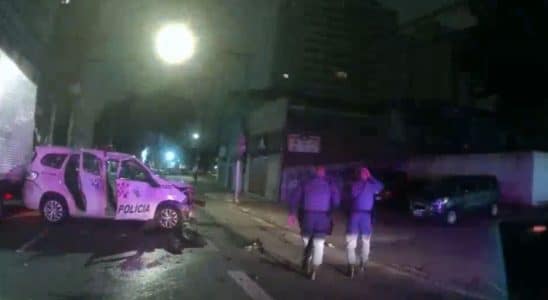 Policial Tira Racha Com Viatura Da Pm De Sp Pela Madrugada E Bate Carro