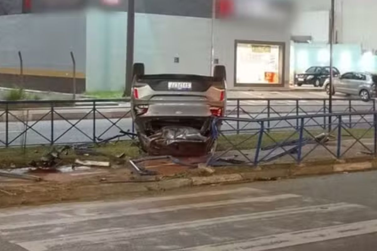 Carro Capota E Invade Loja De Colchão Em Avenida Movimentada De Sorocaba