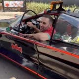 Funcionário De Museu Para São Roque Ao Usar ''Carro Do Batman'' Para Comprar Lanche Em Drive-Thru Do Mcdonald’s