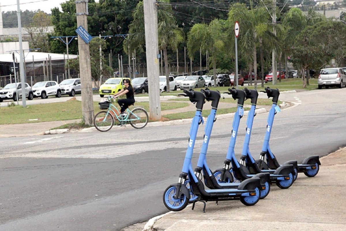 Jovem É Hospitalizada Após Cair Com Patinete Elétrico Público Em Votorantim