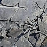 Motociclista E Garupa Sofrem Acidente Após Pneu De Moto Explodir Em São Roque