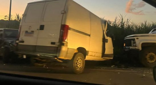 Van, Caminhão E Carro Causam Acidente Grave Na Rodovia Livio Tagliassachi Em São Roque