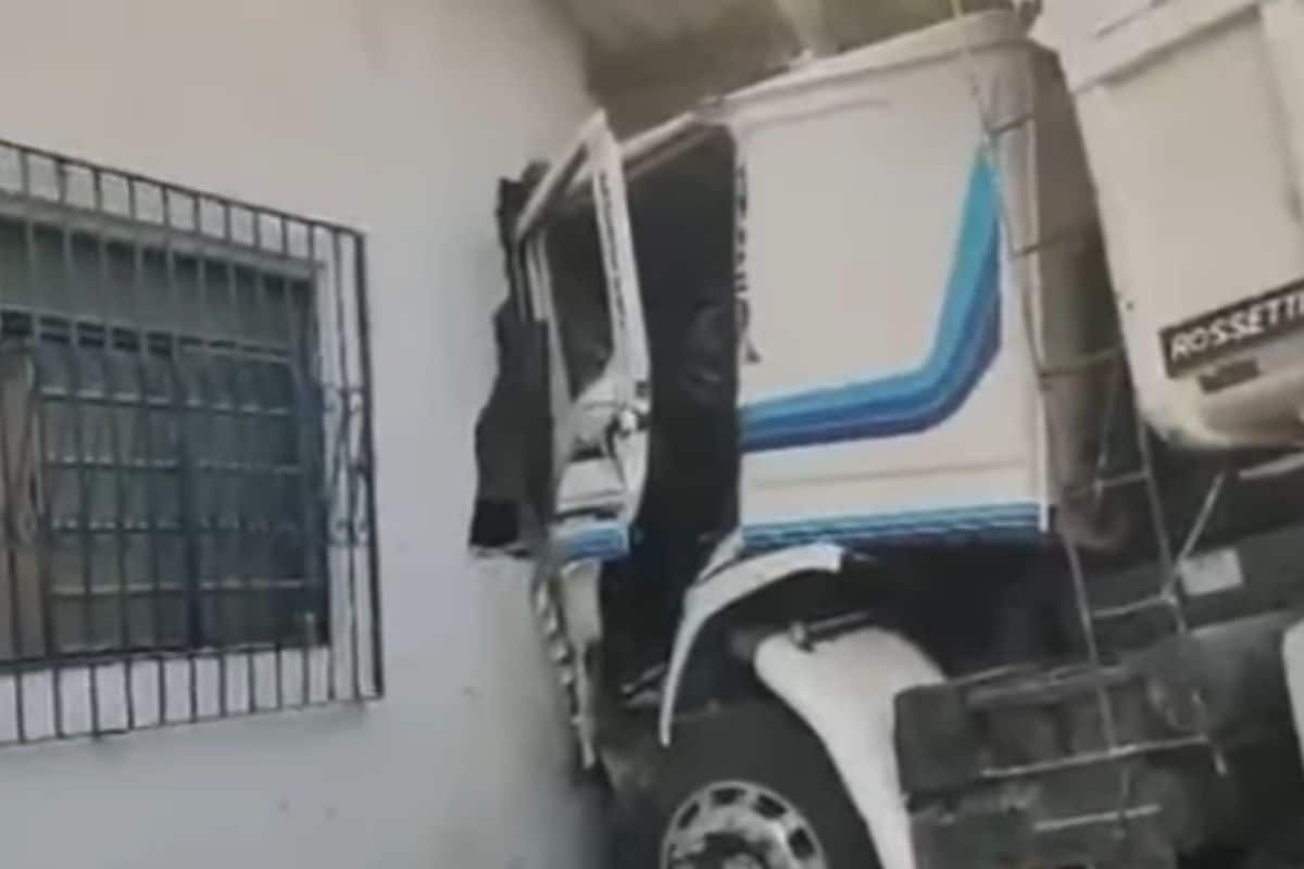 Caminhão Invade Casa Em Ibiúna E Mobiliza Bombeiros