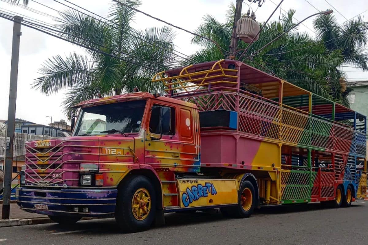 Carreta Los Arteros Faz Apresentação Para Crianças E Adultos Em Mairinque Em Curta Temporada