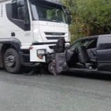 Carro Bate De Frente Com Carreta Na Estrada Do Sertanejo Em Mairinque