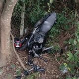 Casal Fica Ferido Ao Bater Moto Em Defensa Metálica Na Raposo Tavares Em São Roque